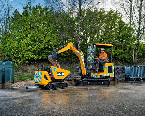 JCB ELECTRIC DUMPSTER WORKING IN PERFECT HARMONY WITH THE E-TECH MINI